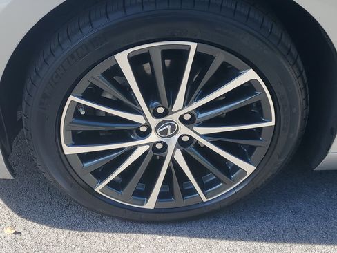 Used 2023 Lexus ES 350 w/ Premium Package image 4