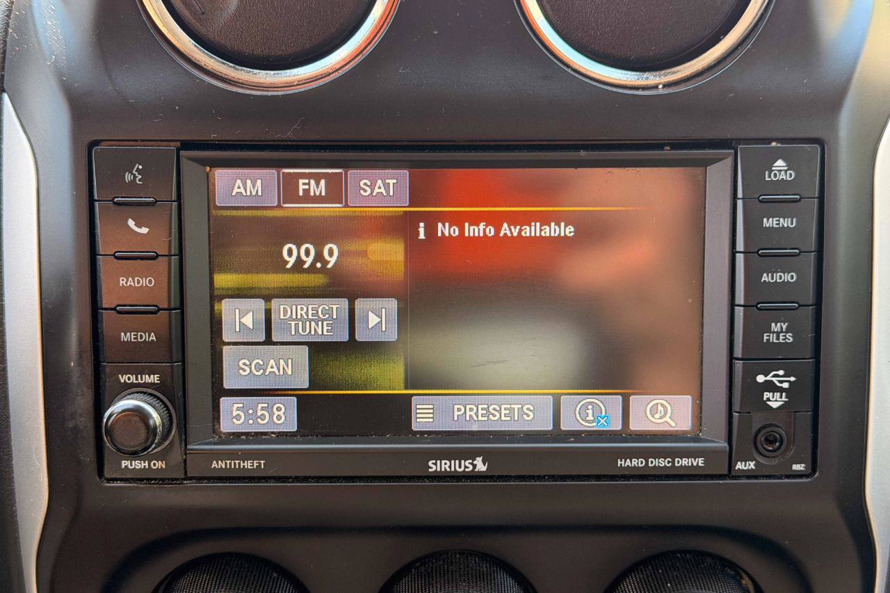 Used 2017 Jeep Compass Latitude AWD/4WD image 17