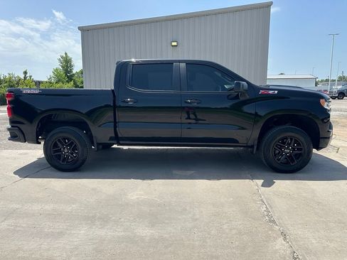 Used 2024 Chevrolet Silverado 1500 LT Trail Boss w/ Convenience Package II AWD/4WD image 4