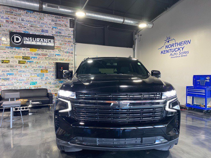 Used 2022 Chevrolet Suburban RST w/ Luxury Package AWD/4WD image 3