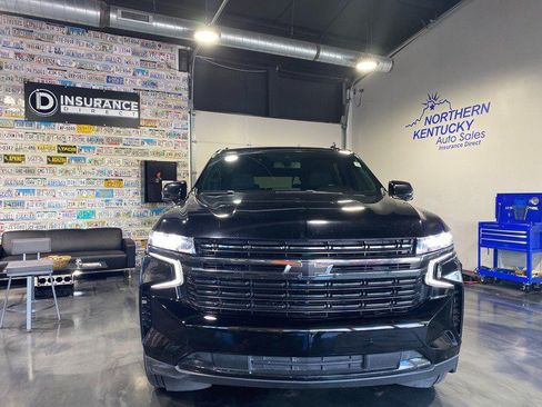 Used 2022 Chevrolet Suburban RST w/ Luxury Package AWD/4WD image 3