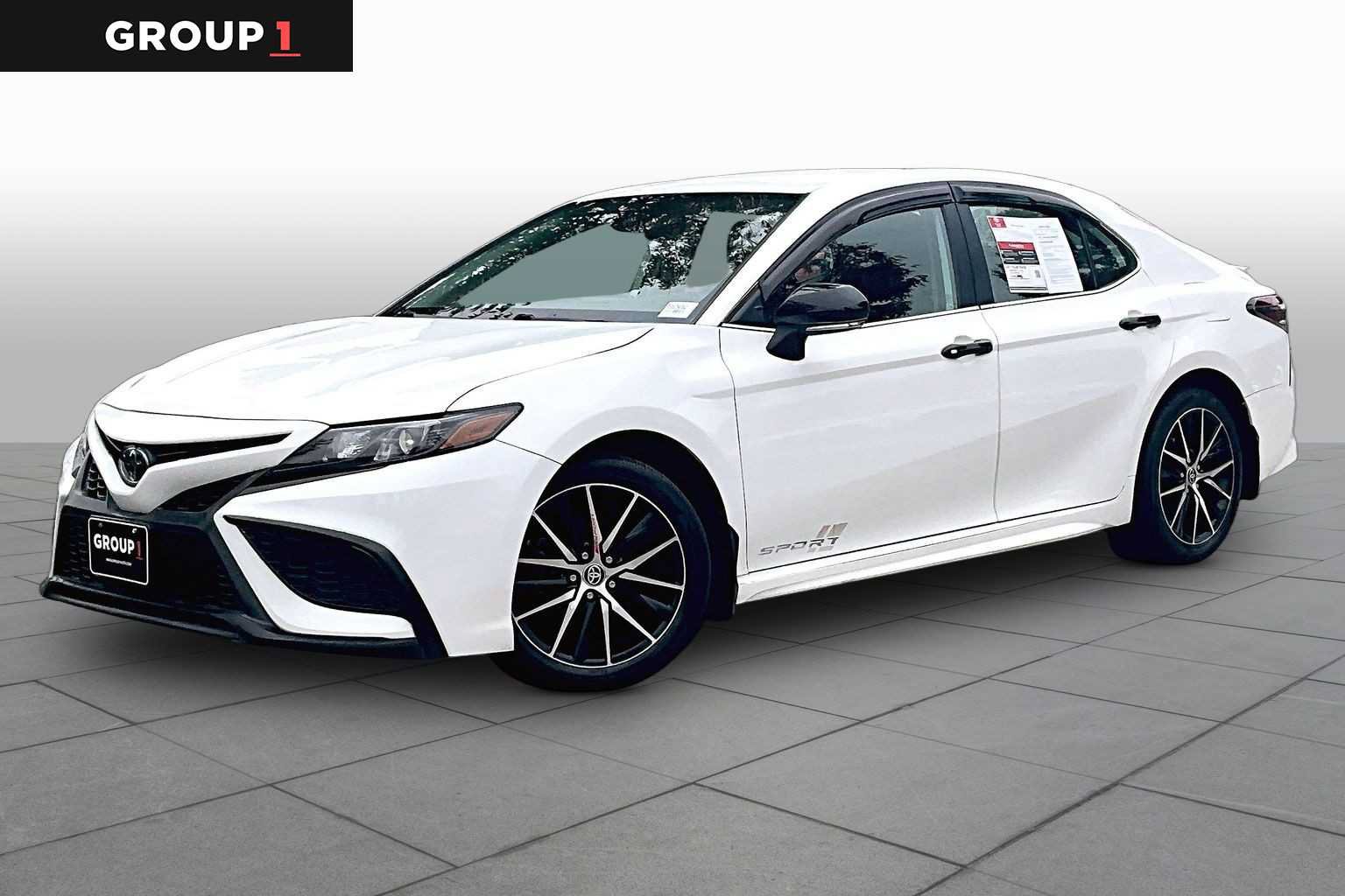 Used 2023 Toyota Camry SE FWD image 1