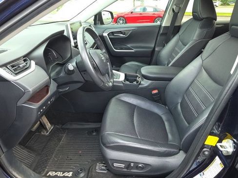 Used 2019 Toyota RAV4 Limited w/ Cold Weather Package AWD/4WD image 9