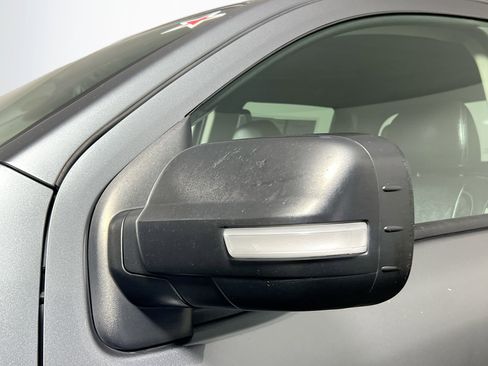 Used 2017 Nissan Titan SV RWD image 12