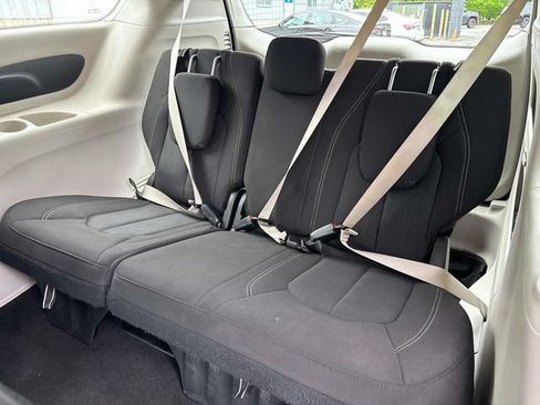 Used 2023 Chrysler Voyager LX FWD image 16