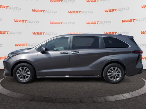 Used 2023 Toyota Sienna XLE AWD/4WD image 2