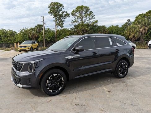 Certified 2025 Kia Sorento S w/ Panoramic Sunroof Package image 5