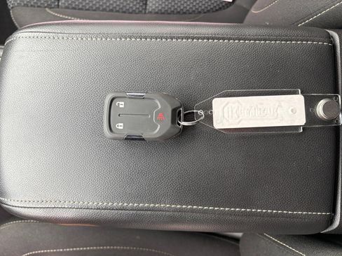 Used 2021 GMC Acadia SLE image 26