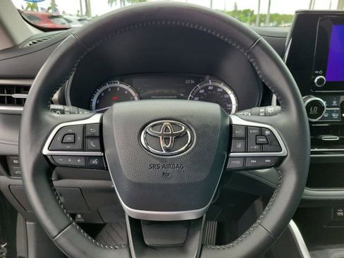 Used 2024 Toyota Highlander LE FWD image 20