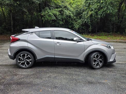 Used 2019 Toyota C-HR XLE FWD image 31