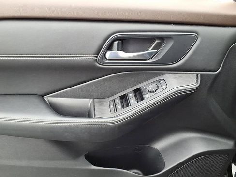 Used 2023 Nissan Rogue SV w/ SV Premium B Package AWD/4WD image 11