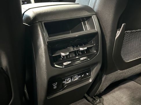 Used 2024 Jeep Grand Cherokee Limited AWD/4WD image 34