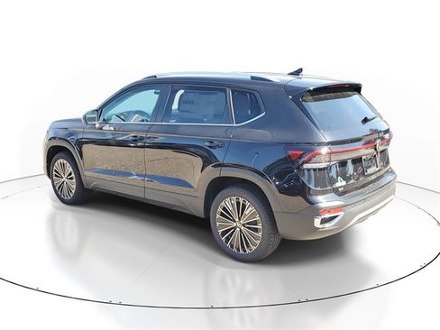 New 2025 Volkswagen Taos SE image 3