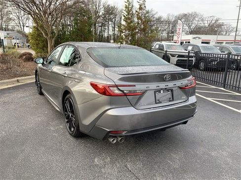 Used 2025 Toyota Camry SE image 6