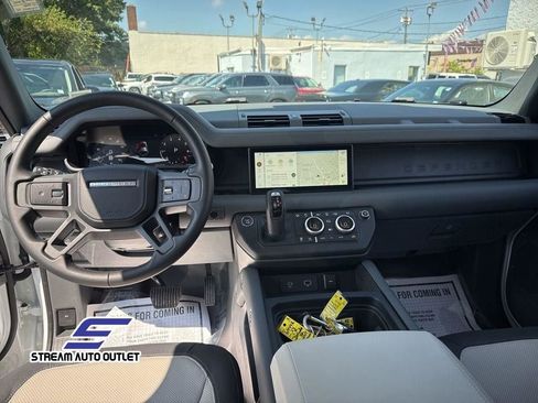 Used 2024 Land Rover Defender 110 X-Dynamic SE image 33