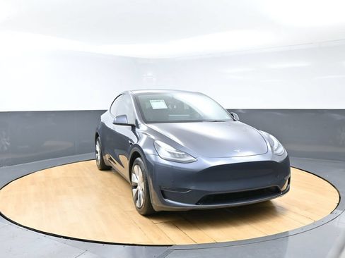Used 2022 Tesla Model Y Long Range AWD/4WD image 2