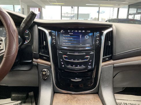 Used 2018 Cadillac Escalade Premium Luxury image 18