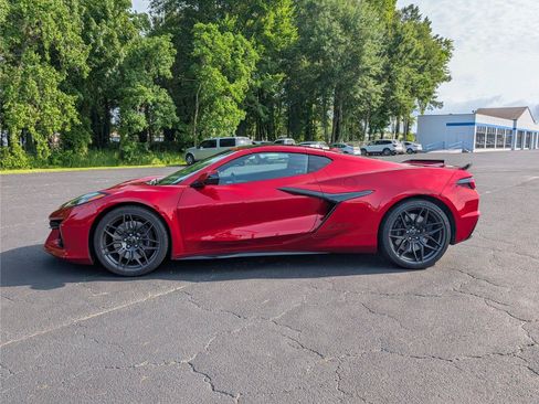 Used 2024 Chevrolet Corvette Z06 RWD image 2