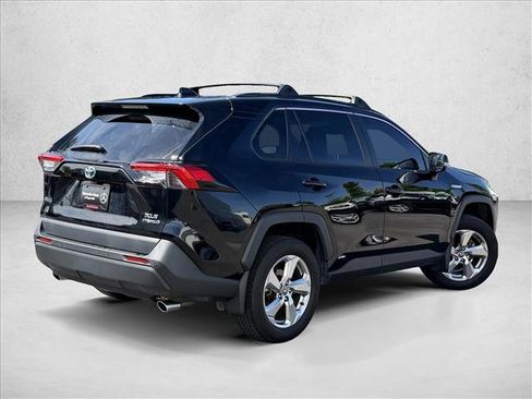 Used 2021 Toyota RAV4 XLE Premium AWD/4WD image 5