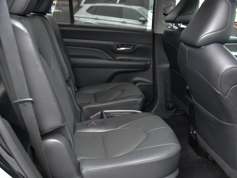 Used 2025 Toyota Grand Highlander AWD image 51