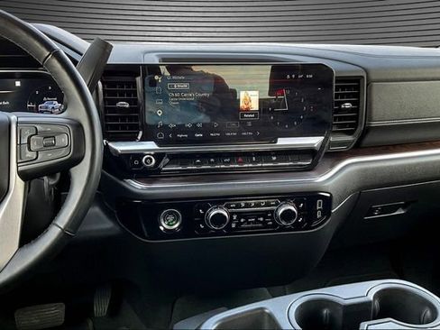 Used 2023 GMC Sierra 1500 SLT AWD/4WD image 10