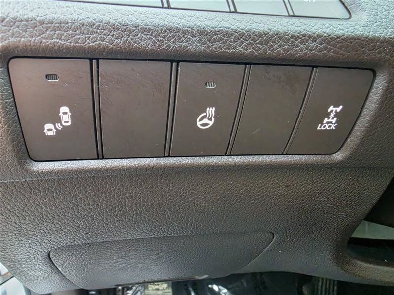 Used 2018 Hyundai Santa Fe Sport w/ 2.4L Tech Package 04 AWD/4WD image 47