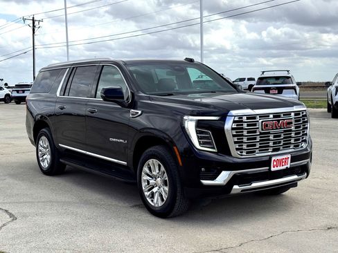 Used 2025 GMC Yukon XL Denali image 4