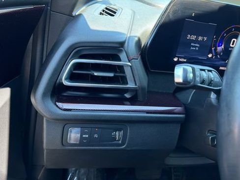 Used 2024 Chevrolet Traverse RS FWD image 22