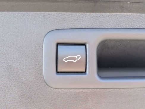 Used 2021 Toyota Highlander XSE FWD image 12