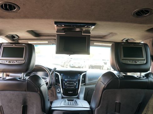 Used 2017 Cadillac Escalade Platinum AWD/4WD image 20