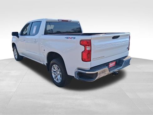 Used 2022 Chevrolet Silverado 1500 LT AWD/4WD image 3