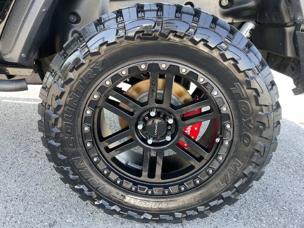 Used 2018 Jeep Wrangler Unlimited Sahara AWD/4WD image 15