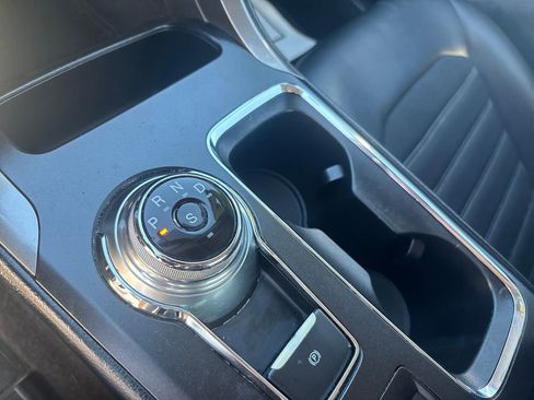 Used 2017 Ford Fusion SE w/ Equipment Group 201A image 30