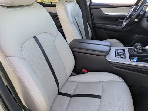 Used 2024 MAZDA CX-90 3.3 Turbo w/ Preferred Package image 11