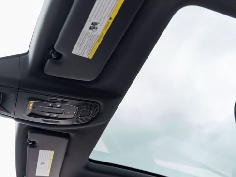 Certified 2025 Porsche Cayenne S image 28