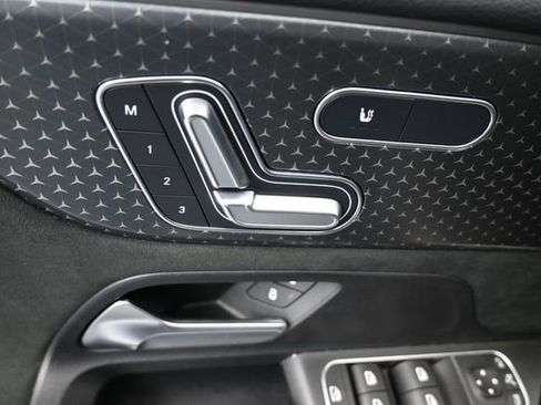 Used 2024 Mercedes-Benz GLB 250 image 21