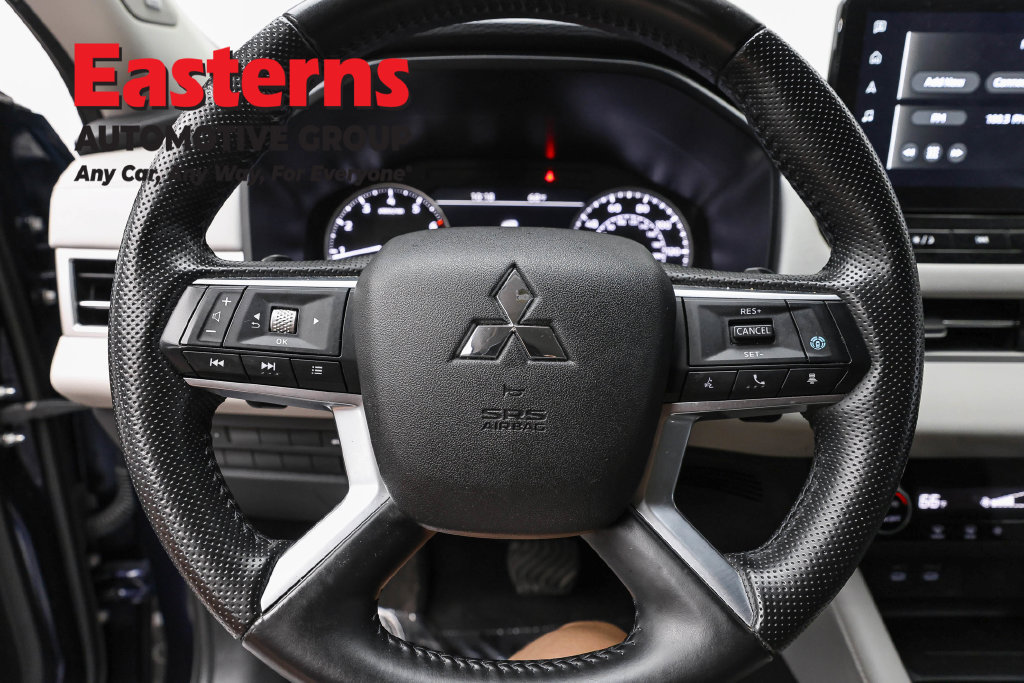 Used 2025 Mitsubishi Outlander SE FWD image 11