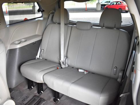 Used 2015 Toyota Sienna XLE w/ XLE Navigation Package FWD image 44