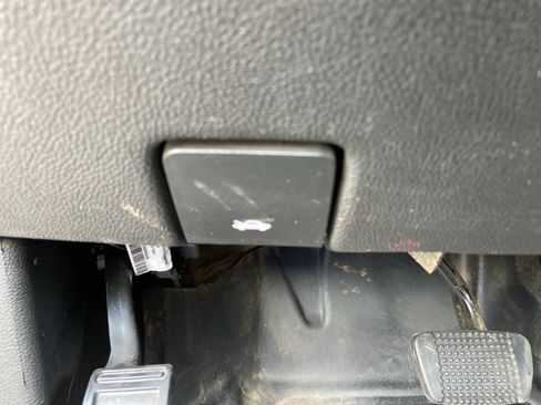 Used 2022 Chevrolet Colorado LT w/ Fleet Safety Package RWD image 45