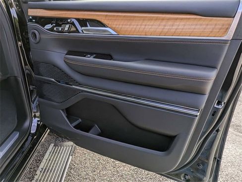 New 2024 Jeep Grand Wagoneer Series III image 38