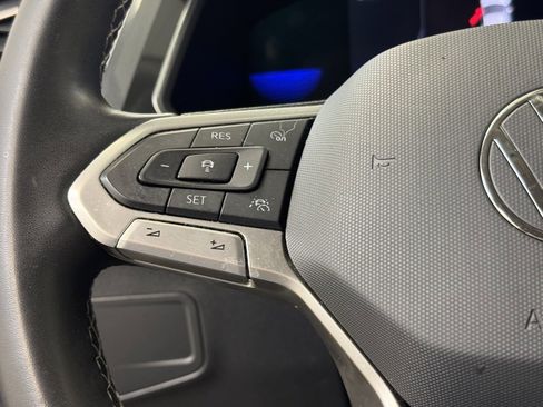 Used 2022 Volkswagen Tiguan SE image 34