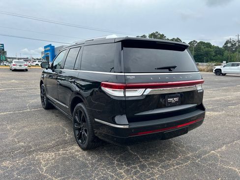 Used 2023 Lincoln Navigator Reserve AWD/4WD image 4
