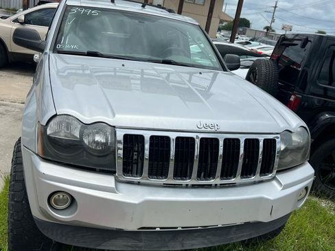Used 2005 Jeep Grand Cherokee Limited AWD/4WD image 2