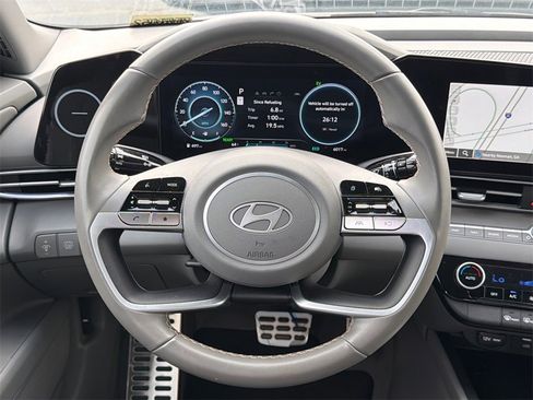 Certified 2025 Hyundai Elantra SEL image 24