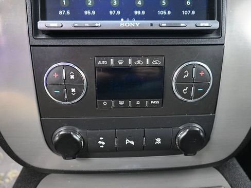 Used 2010 GMC Sierra 1500 SLT w/ All-Terrain Package AWD/4WD image 22