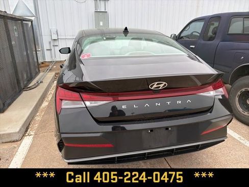 Used 2025 Hyundai Elantra SEL FWD image 17