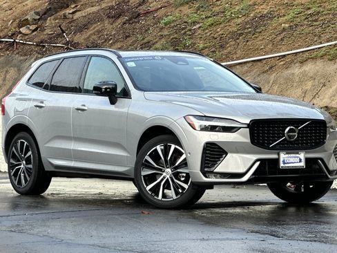 Certified 2025 Volvo XC60 B5 Plus image 2