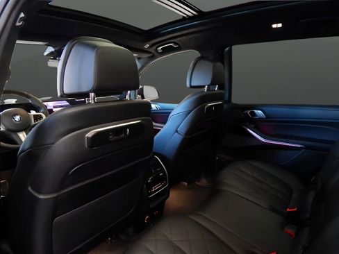 Used 2024 BMW X7 xDrive40i image 16