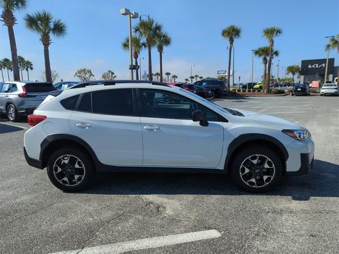 Used 2019 Subaru Crosstrek 2.0i w/ Eyesight System image 3