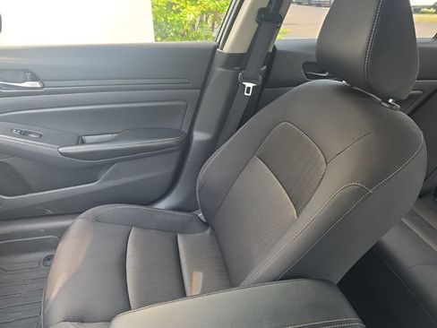 Used 2024 Nissan Altima 2.5 SV FWD image 26